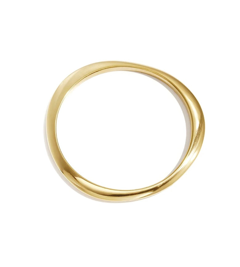 Wavy bangle